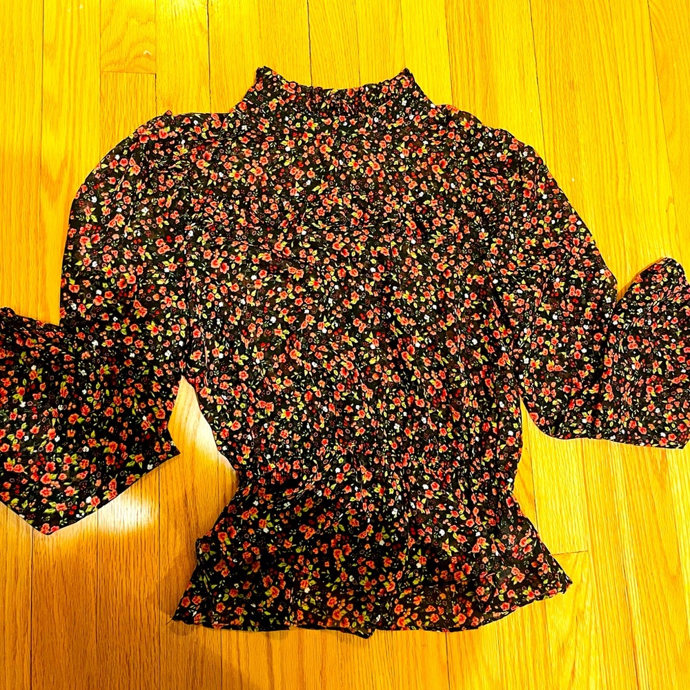 {Lulus} Floral Blouse Top. Size M